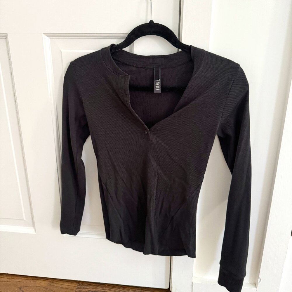 SKIMS Black Henley